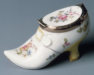 Figure 1: Snuffbox, Date: 1750–60, Culture: French (Mennecy), Medium: Soft-paste porcelain, gold, Dimensions: L. 3 9/16 in. (9.0 cm.). Signatures, Inscriptions, and Markings: Indecipherable mark on gold rim of shoe